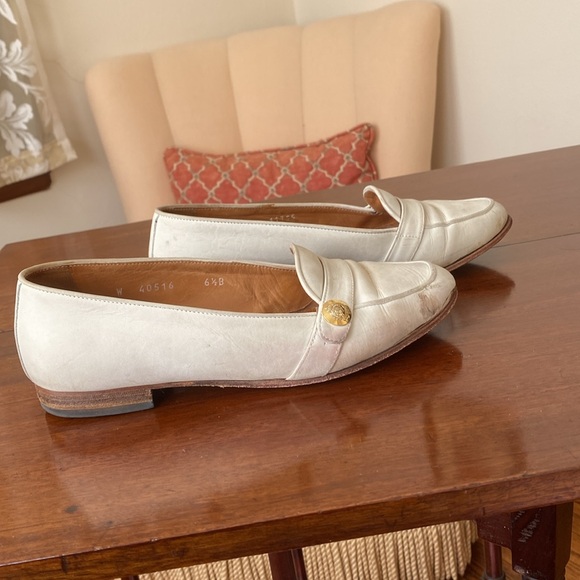 Ralph Lauren Ivory Leather loafers with logo button size 6 1/2 Women’s - Picture 5 of 10